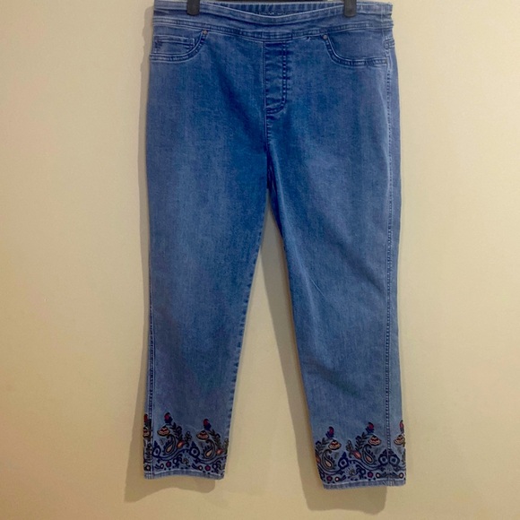Chico’s Pull On Jean w Aztec Embroidery- Perfect Stretch Girlfriend Slim Ankle - Picture 3 of 8